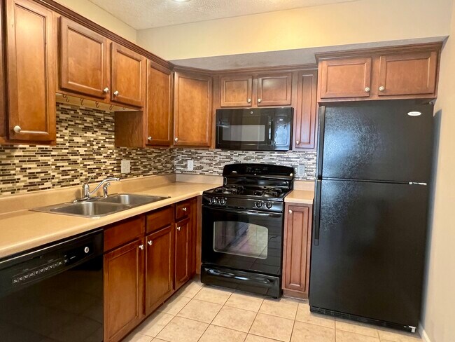 Building Photo - 1112 Ekstam Dr