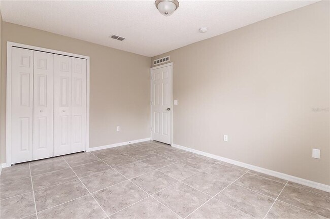 Building Photo - 927 Cambridge Ct