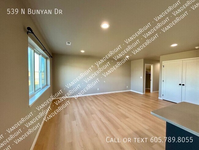 Building Photo - 539 BUNYAN Dr