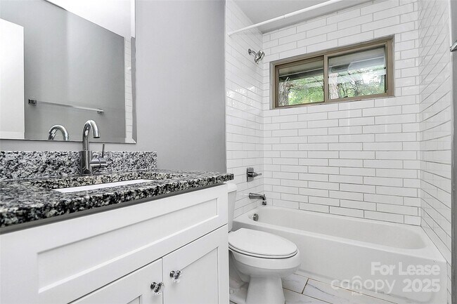 Building Photo - 3100 Erskine Dr