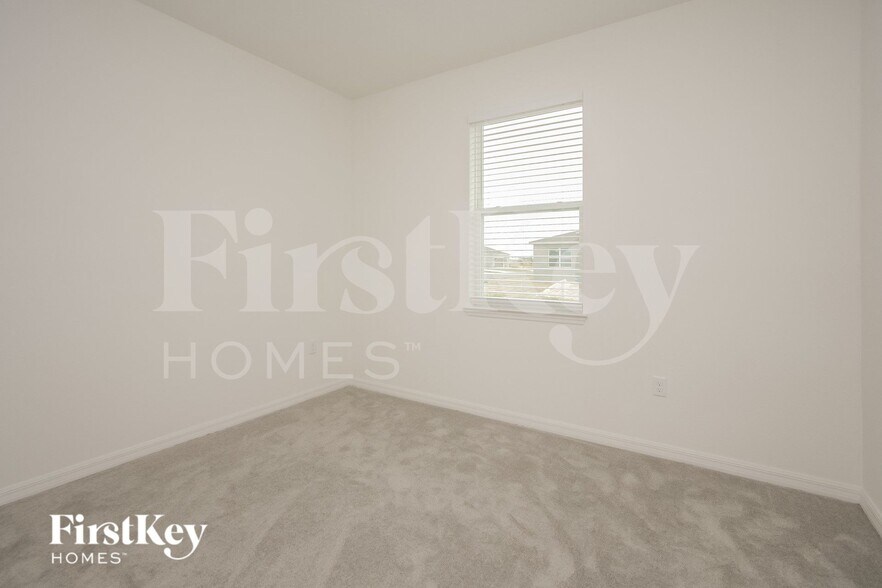 Building Photo - 328 Corbel Ln