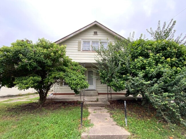 Primary Photo - 403 Florida St