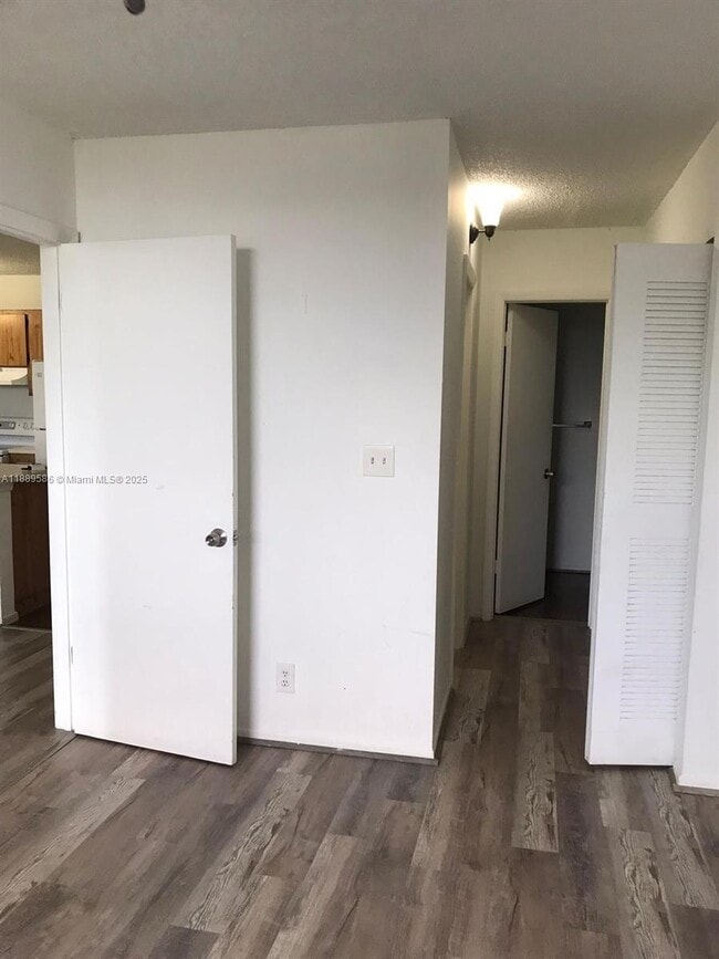 Building Photo - 2701 Riverside Dr