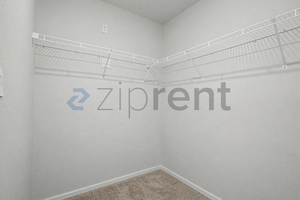 Building Photo - Unit