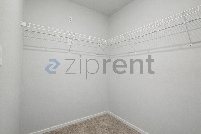 Building Photo - Unit