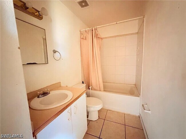 Building Photo - 419 NE 16th Pl