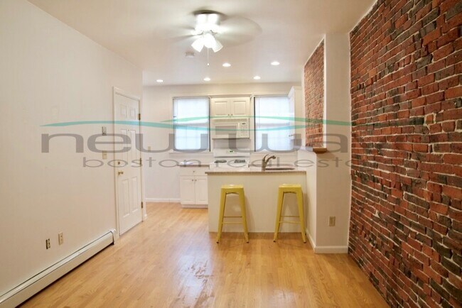 Building Photo - 73 Hudson St