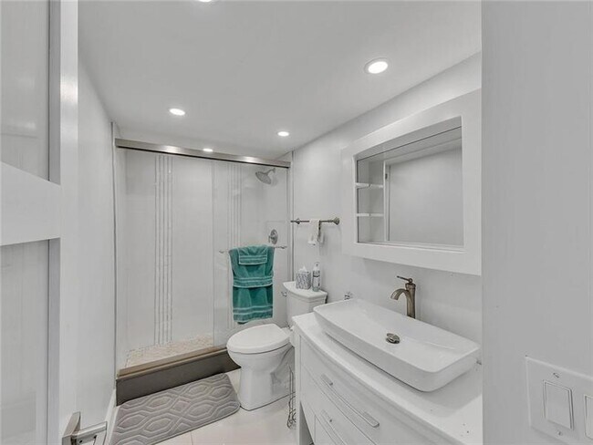 Building Photo - 4280 Galt Ocean Dr