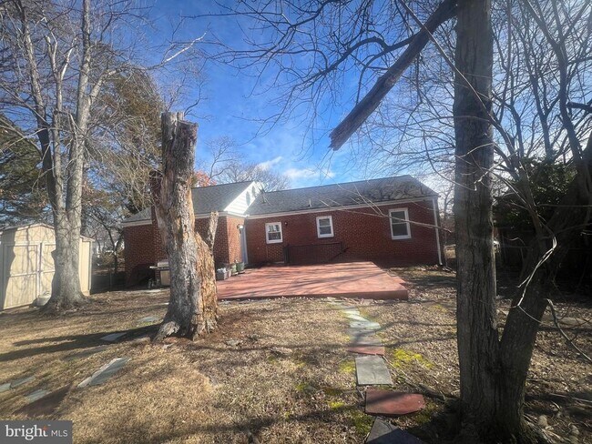 Building Photo - 2509 Lewis Ave