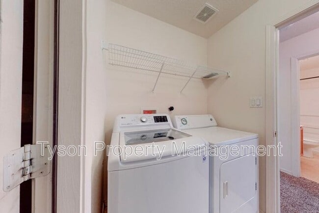 Building Photo - 1825 San Pedro Rd