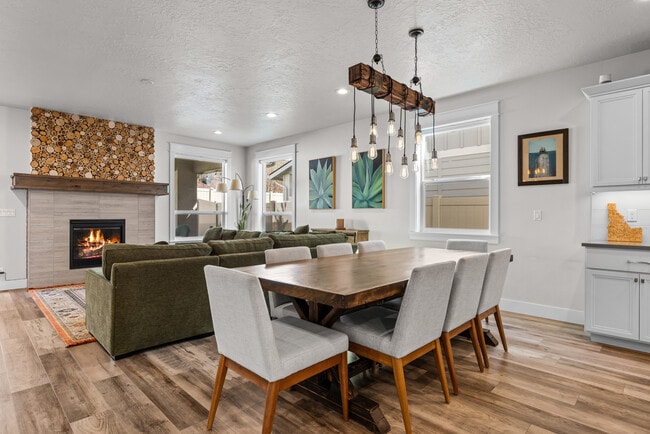 Building Photo - 3340 W Lassen Dr