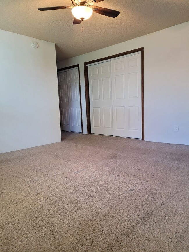 Building Photo - 3 bedrooms 2 bath
