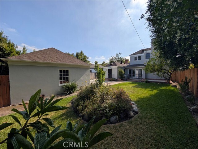 Building Photo - 582 N Sunnyslope Ave