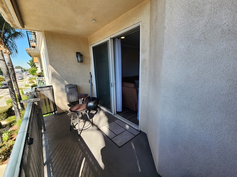 Building Photo - 13941 Sherman Way