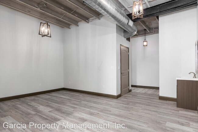 Building Photo - 8000 Ivory Ave