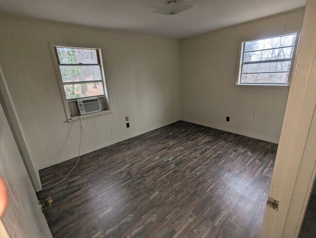 Building Photo - 2 Bedroom 1 Bath Home in Coker
