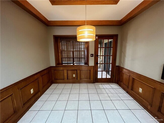 Building Photo - 2036 S 5th St