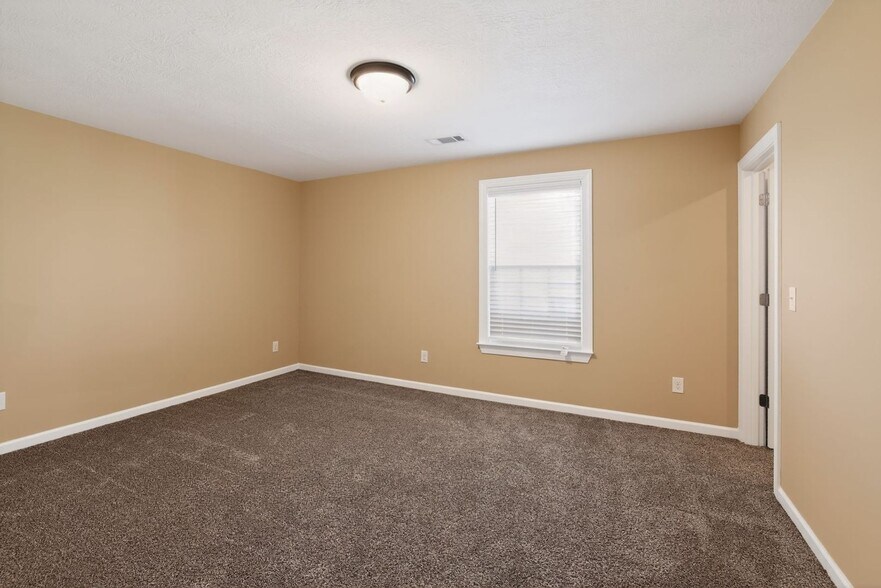 Building Photo - 2226 Kendall Park Dr