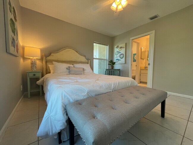 Building Photo - 8043 SE Highpoint Way