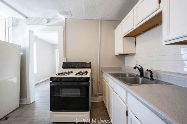 Building Photo - 1 Bedroom 1 bath