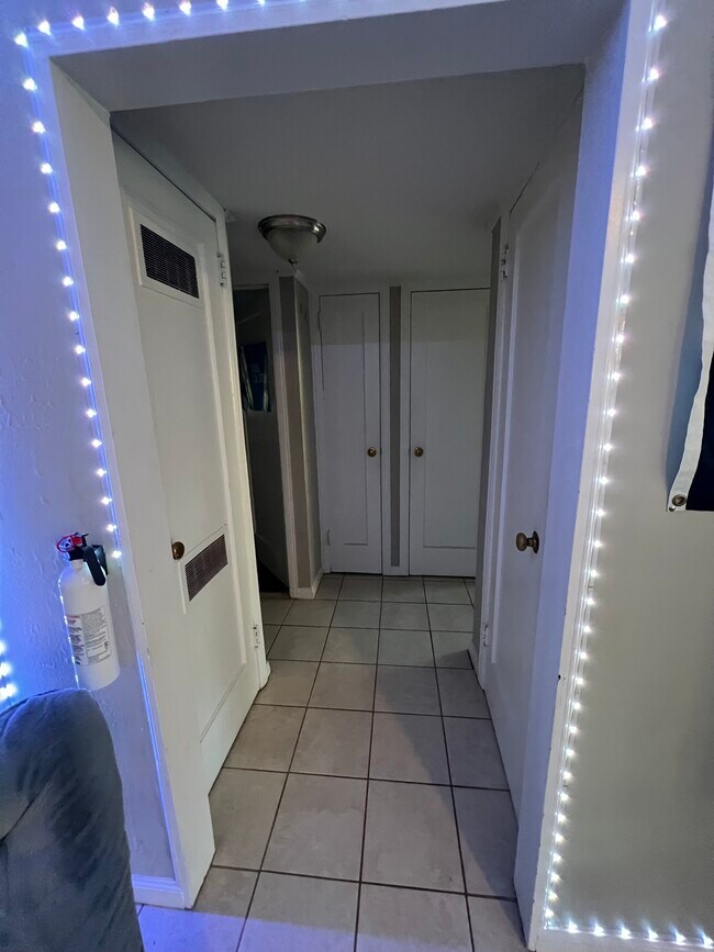 Building Photo - 75 Ridgewood Rd