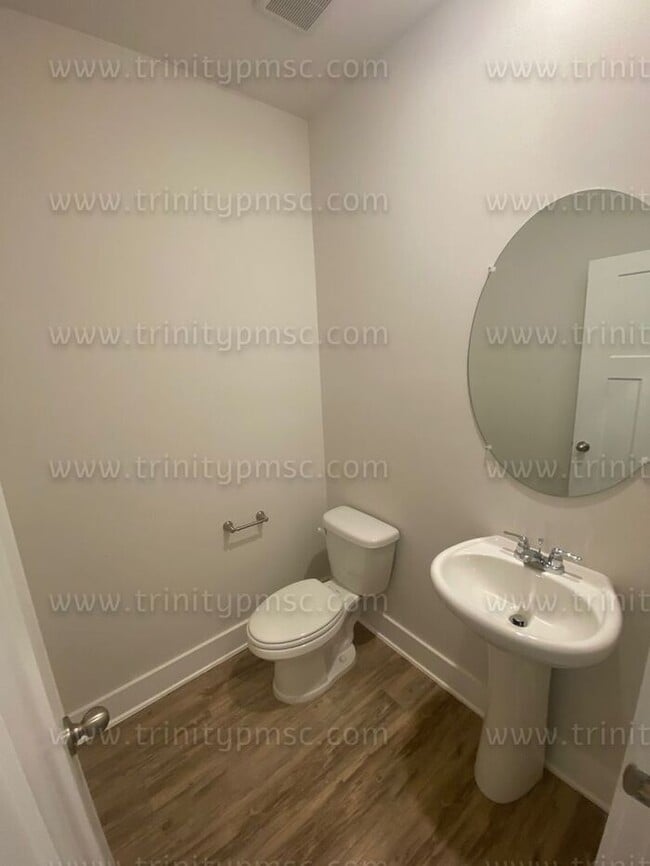 Building Photo - Gorgeous 4/2.5 waiting for you! -PRICE DROP-