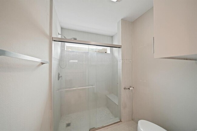 Building Photo - 414 Fox Briar Ln