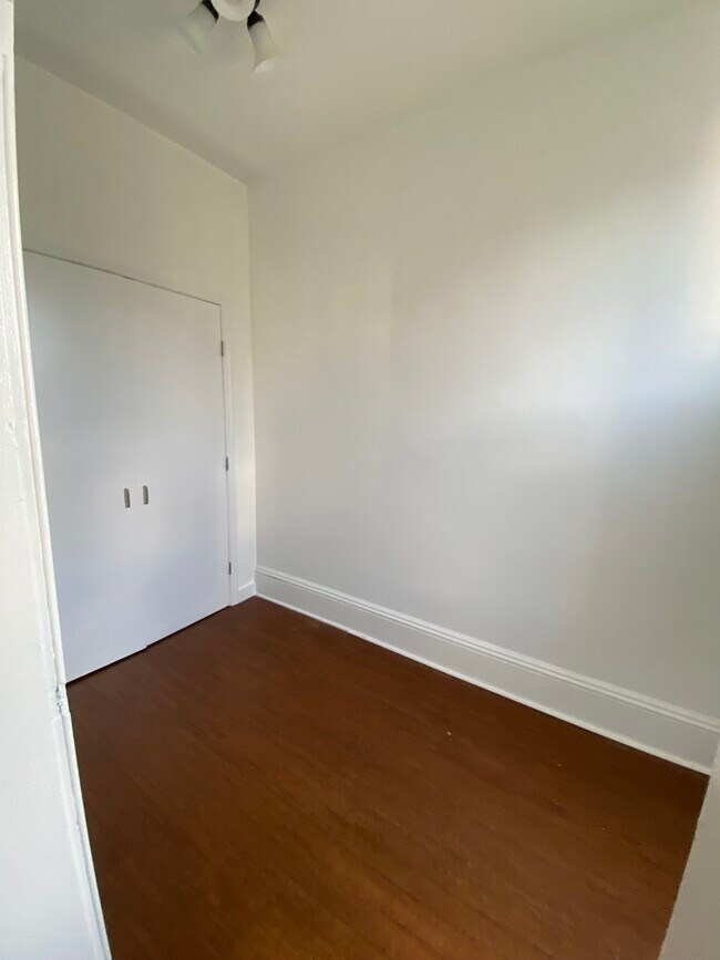 Building Photo - 148A Webster Ave