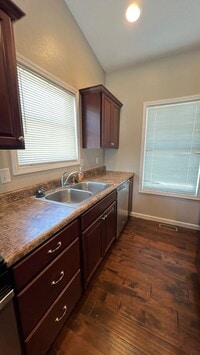 Building Photo - 4 bedrooms 2 bathrooms Duplex in Washington