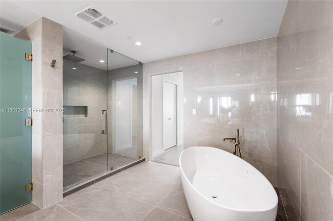 Building Photo - 1116 N Ocean Blvd