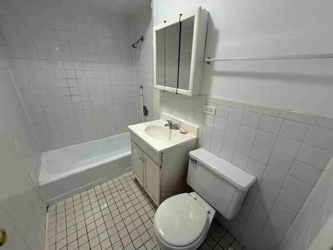 Building Photo - 1408 W Juneway Terrace