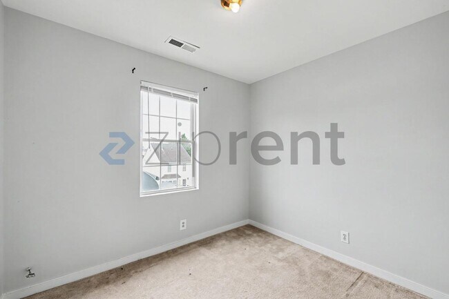 Building Photo - Unit