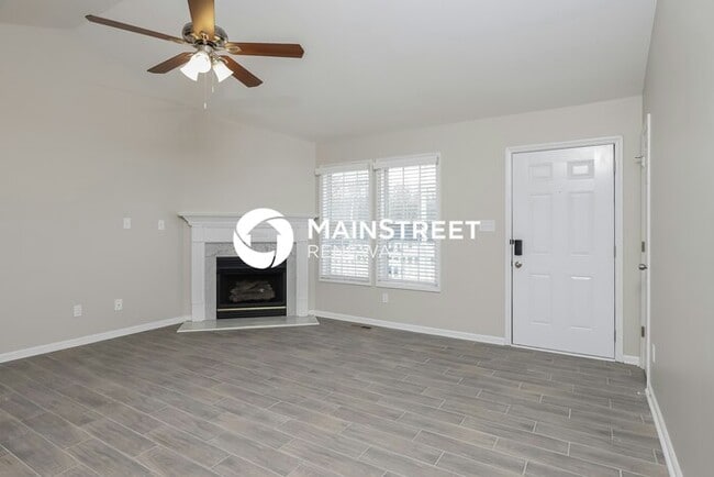 Building Photo - 3 Bedroom Pet-Friendly Home in Zebulon, NC with Main Street Renewal