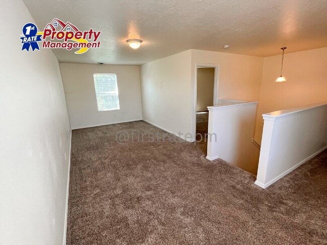 Building Photo - 1141 N Dove Ave