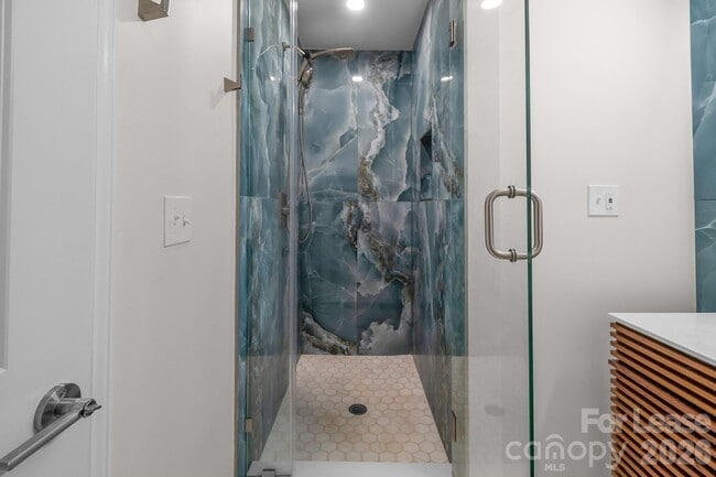 Building Photo - 812 E 18th St