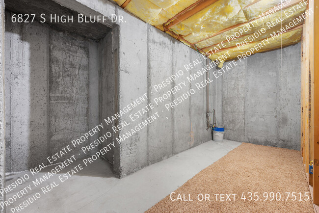 Building Photo - 6827 S High Bluff Dr
