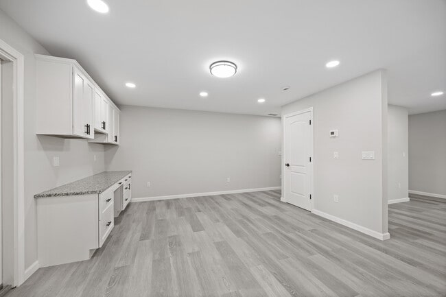 Building Photo - 38 Longvue Dr