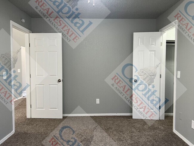 Building Photo - Cozy 3 Bedroom