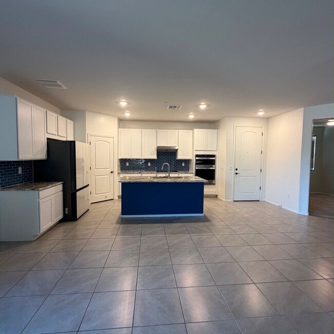 Building Photo - 9020 E Pantano Bluff Dr