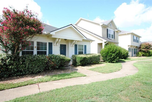 Building Photo - 6363 Provident Green Dr