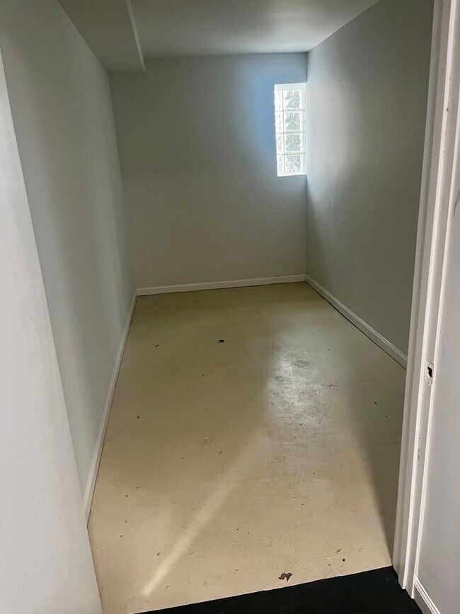 Building Photo - 5315 N Damen Ave