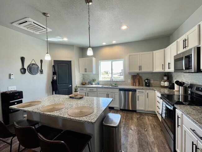 Building Photo - Stunning 3-Bed Ranch with 3-Car Garage & RV Parking in Pueblo West
