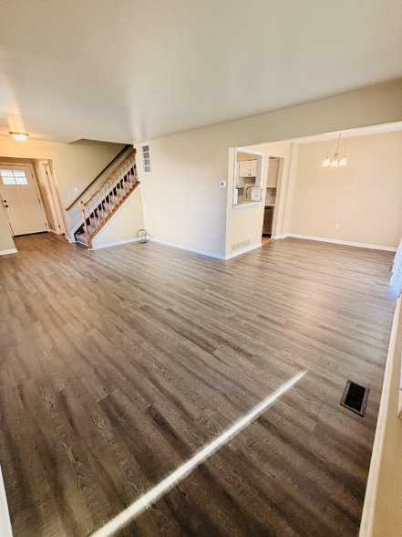 Building Photo - 116 Regents Blvd