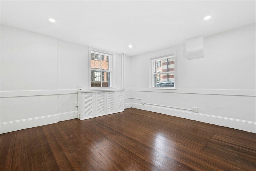 Building Photo - 49 Beacon St