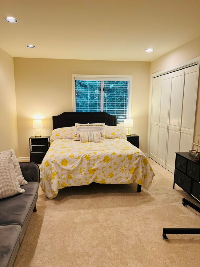 Building Photo - REDUCED RENT; Beautiful and Spacious 3BD +...