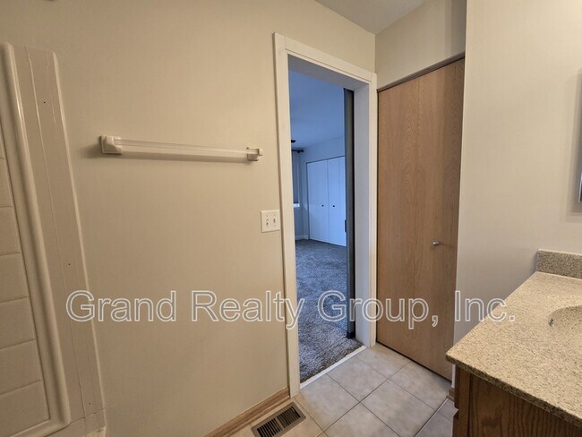 Building Photo - 552 Richard Brown Blvd
