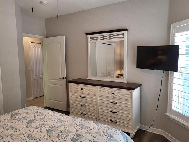 Building Photo - 201 Auburn Woods Cir