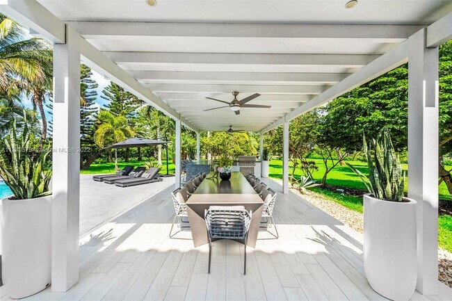 Building Photo - 5801 Melaleuca Rd