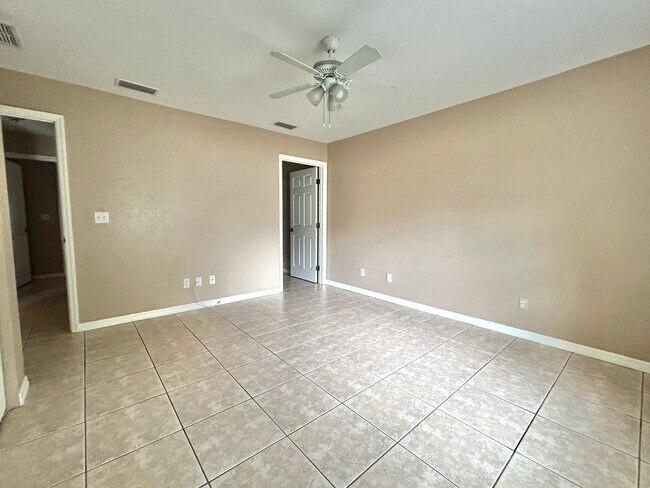 Building Photo - R# 5900-P