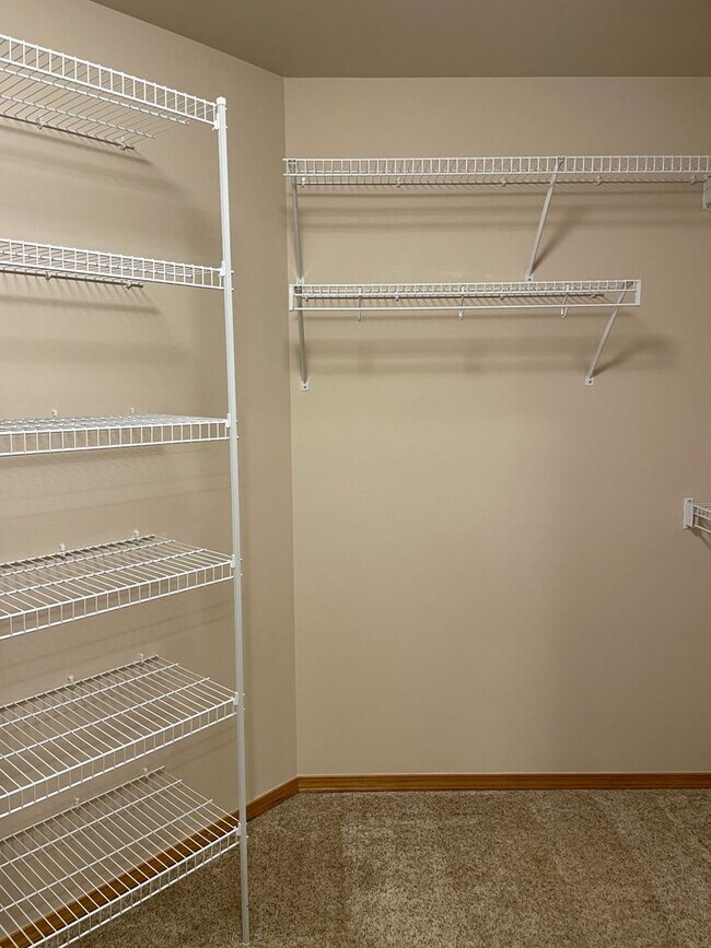 Building Photo - Well Maintained Home in Desirable Pelican Point Neighborhood!